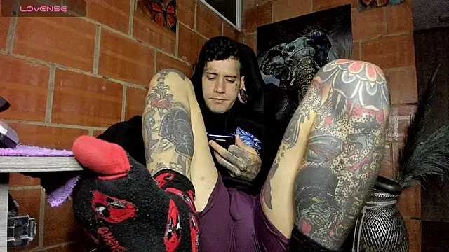 Snapshot of josh__ackerman chatting on 02-16-25, 03:26 josh ackerman online show from 02-16-25, 03:26