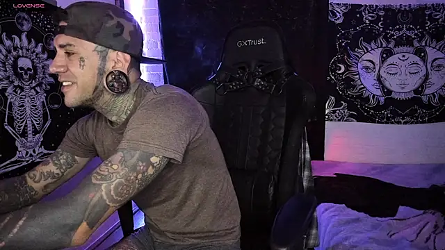 Snapshot of josh__ackerman chatting on 03-20-25, 06:31 josh ackerman online show from 03-20-25, 06:31