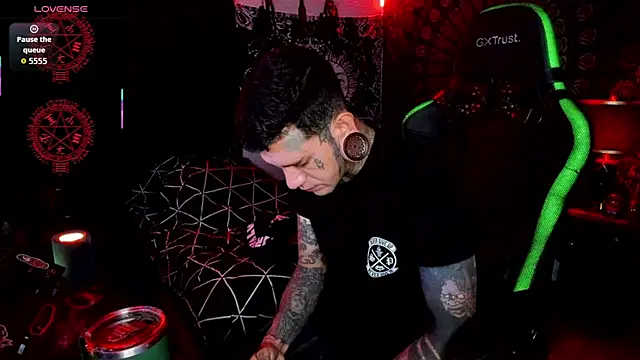 Snapshot of josh__ackerman chatting on 10-05-25, 02:48 josh ackerman online show from 10-05-25, 02:48