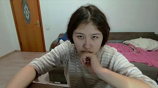 Riz girl online show from 10-27-25, 01:15