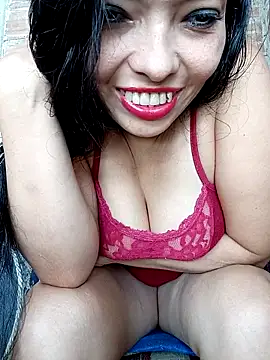 Snapshot of Melanymartinez105 chatting on 09-21-25, 08:21 Melanymartinez105 online show from 09-21-25, 08:21