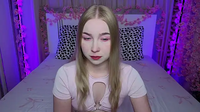 Snapshot of LilyStarlight chatting on 07-17-26, 03:46 LilyStarlight online show from 07-17-26, 03:46