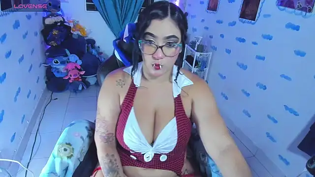 Snapshot of OnlyBluex chatting on 10-18-25, 01:52 OnlyBluex online show from 10-18-25, 01:52