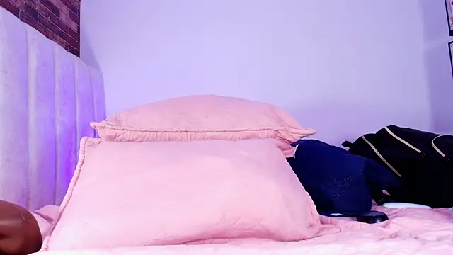 Snapshot of _ebony-queen_ chatting on 06-11-26, 03:04 ebony-queen online show from 06-11-26, 03:04
