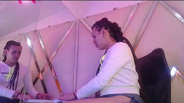 Snapshot of StefyFerrer chatting on 11-28-25, 02:03 StefyFerrer online show from 11-28-25, 02:03