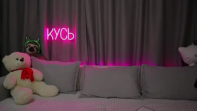 Snapshot of _LadyMargo_ chatting on 11-15-25, 12:19 LadyMargo online show from 11-15-25, 12:19