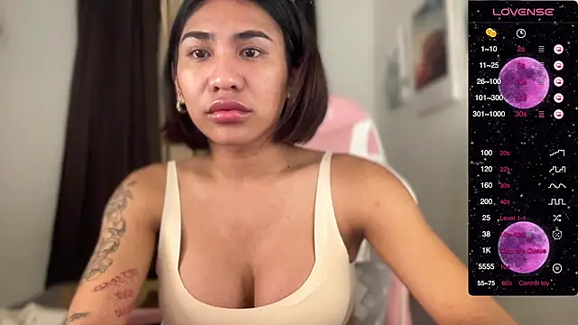 Snapshot of Alaia_Pope chatting on 01-10-25, 04:12 Alaia Pope online show from 01-10-25, 04:12