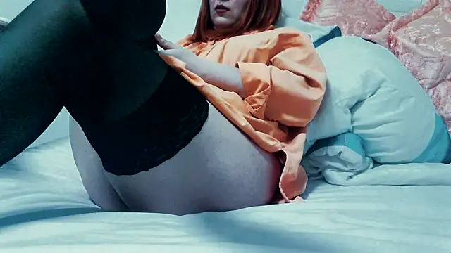 Snapshot of MashaYeah777 chatting on 12-14-25, 05:29 MashaYeah777 online show from 12-14-25, 05:29