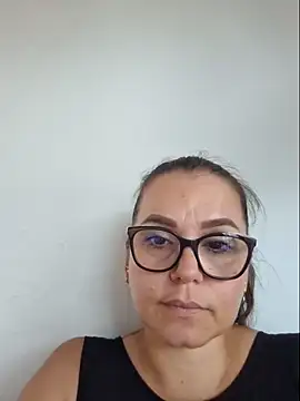 Snapshot of MariaPau_83 chatting on 06-10-26, 06:29 MariaPau 83 online show from 06-10-26, 06:29