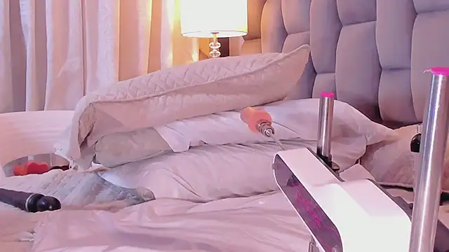 Snapshot of Rianamanson chatting on 02-21-25, 10:39 Rianamanson online show from 02-21-25, 10:39