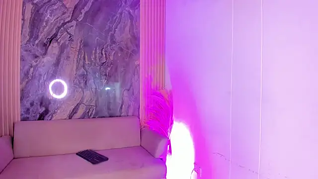 Snapshot of Rianamanson chatting on 09-26-25, 04:16 Rianamanson online show from 09-26-25, 04:16