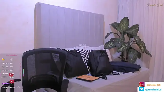 Snapshot of pamela_doll3 chatting on 02-17-25, 05:47 pamela doll3 online show from 02-17-25, 05:47