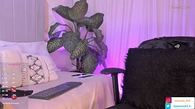 Snapshot of pamela_doll3 chatting on 02-24-25, 03:44 pamela doll3 online show from 02-24-25, 03:44