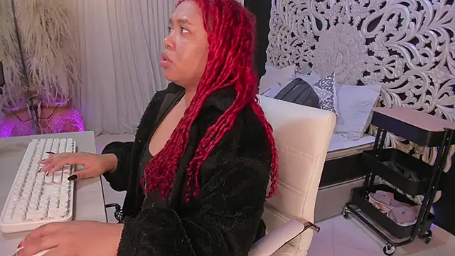 Snapshot of pamela_doll3 chatting on 10-14-25, 04:13 pamela doll3 online show from 10-14-25, 04:13