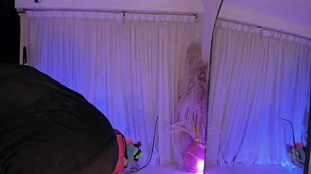 Snapshot of pamela_doll3 chatting on 11-24-25, 04:01 pamela doll3 online show from 11-24-25, 04:01