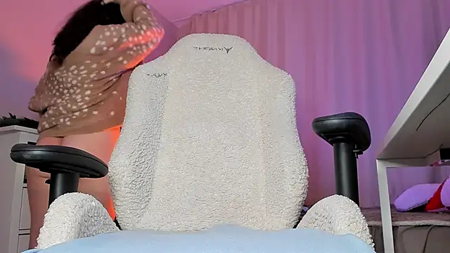 Snapshot of EmilyAden chatting on 12-01-25, 06:02 EmilyAden online show from 12-01-25, 06:02