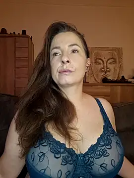 cristalines online show from 09-22-25, 05:04