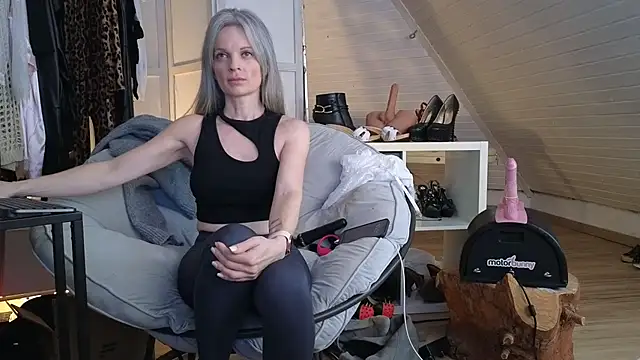 Snapshot of Sabdeluxe chatting on 01-16-26, 09:02 Sabdeluxe online show from 01-16-26, 09:02