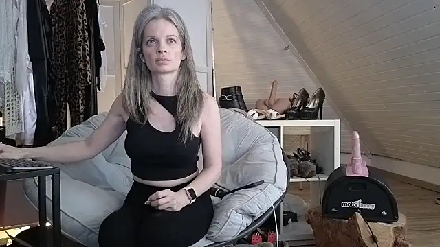 Snapshot of Sabdeluxe chatting on 01-17-26, 09:14 Sabdeluxe online show from 01-17-26, 09:14