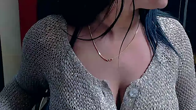 Snapshot of Naiaa-mylove chatting on 11-08-25, 06:35 Naiaa-mylove online show from 11-08-25, 06:35