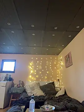 Snapshot of Emma_just chatting on 03-19-25, 11:39 Emma just online show from 03-19-25, 11:39