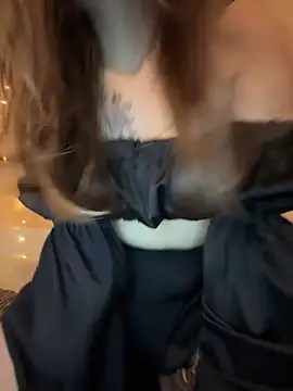 Snapshot of Emma_just chatting on 03-19-25, 06:01 Emma just online show from 03-19-25, 06:01