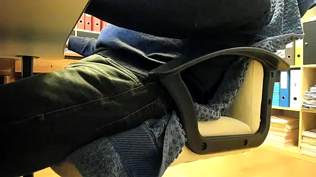 Snapshot of leccaleccafiga chatting on 05-12-26, 09:45 leccaleccafiga online show from 05-12-26, 09:45