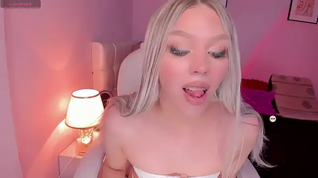 Snapshot of EvaEvangeline chatting on 01-19-25, 04:25 EvaEvangeline online show from 01-19-25, 04:25