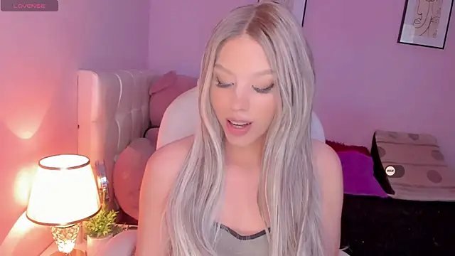 Snapshot of EvaEvangeline chatting on 02-26-25, 04:35 EvaEvangeline online show from 02-26-25, 04:35