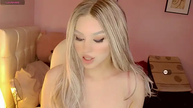 Snapshot of EvaEvangeline chatting on 03-19-25, 08:55 EvaEvangeline online show from 03-19-25, 08:55