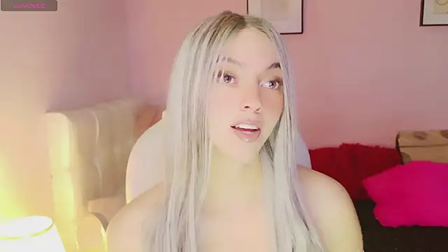 Snapshot of EvaEvangeline chatting on 09-20-25, 10:05 EvaEvangeline online show from 09-20-25, 10:05