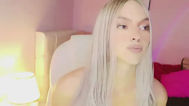 Snapshot of EvaEvangeline chatting on 10-19-25, 05:30 EvaEvangeline online show from 10-19-25, 05:30