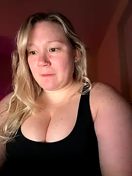 Snapshot of PiggyRose chatting on 10-05-25, 02:43 PiggyRose online show from 10-05-25, 02:43