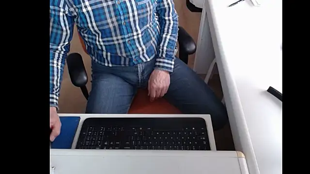 Snapshot of dutchpornking chatting on 02-24-25, 12:48 dutchpornking online show from 02-24-25, 12:48