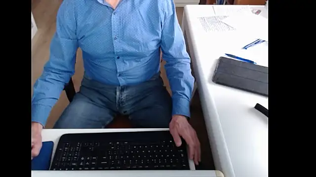 dutchpornking online show from 10-28-25, 07:45