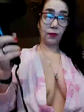 Snapshot of Chriss_Tinaa chatting on 12-12-24, 05:31 Chriss Tinaa online show from 12-12-24, 05:31