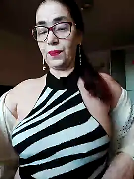 Snapshot of Chriss_Tinaa chatting on 12-19-24, 06:12 Chriss Tinaa online show from 12-19-24, 06:12