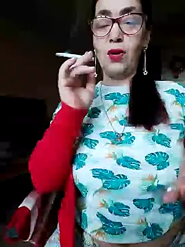 Snapshot of Chriss_Tinaa chatting on 01-09-25, 06:27 Chriss Tinaa online show from 01-09-25, 06:27