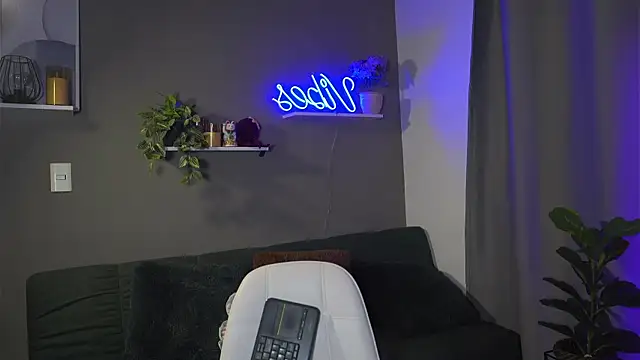 HannahEvanss online show from 10-11-25, 04:16