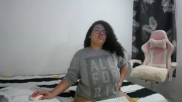 Snapshot of mabigomez00 chatting on 02-13-26, 09:27 mabigomez00 online show from 02-13-26, 09:27