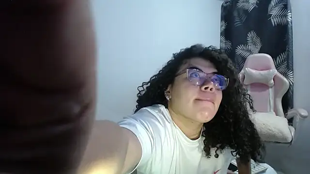 Snapshot of mabigomez00 chatting on 02-16-26, 09:27 mabigomez00 online show from 02-16-26, 09:27