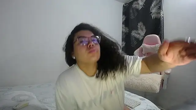 Snapshot of mabigomez00 chatting on 02-19-26, 09:27 mabigomez00 online show from 02-19-26, 09:27