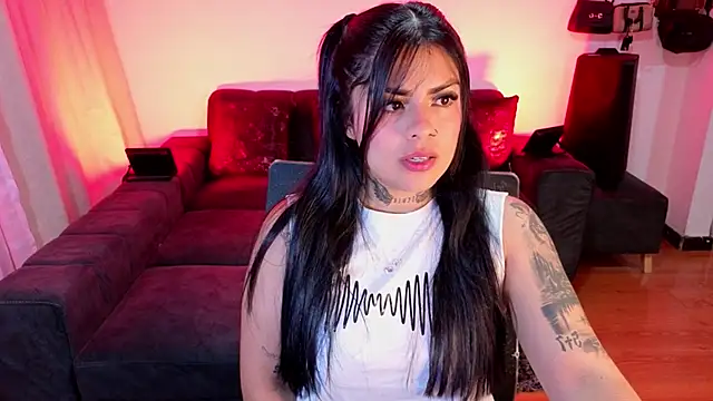 Catalinaa martinez online show from 12-18-25, 09:43