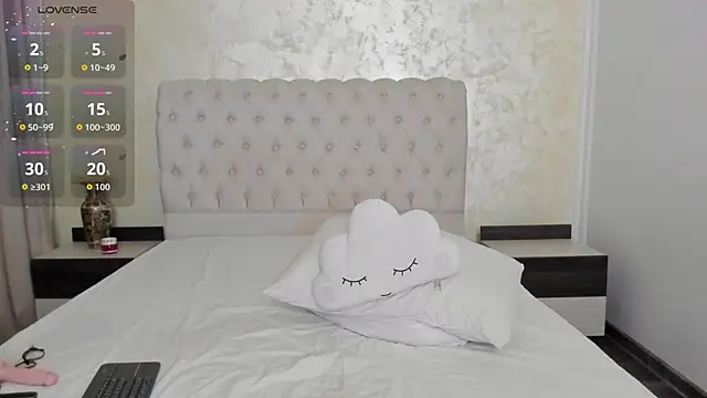 Snapshot of BiancaCruzzz chatting on 12-16-25, 05:51 BiancaCruzzz online show from 12-16-25, 05:51