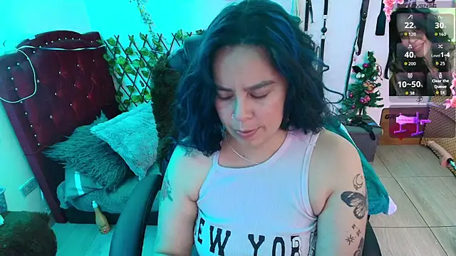 Snapshot of elektra_32 chatting on 01-10-26, 06:26 elektra 32 online show from 01-10-26, 06:26