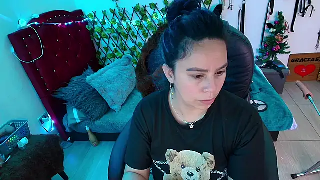 Snapshot of elektra_32 chatting on 01-13-26, 11:48 elektra 32 online show from 01-13-26, 11:48