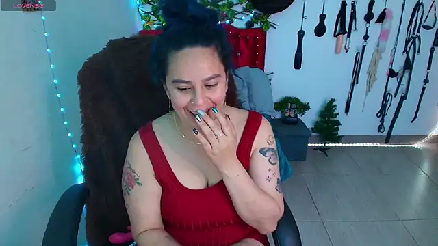 Snapshot of elektra_32 chatting on 02-15-26, 07:51 elektra 32 online show from 02-15-26, 07:51