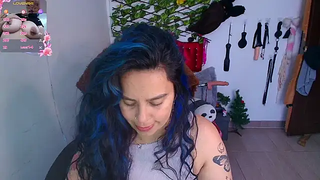 Snapshot of elektra_32 chatting on 02-16-26, 12:01 elektra 32 online show from 02-16-26, 12:01