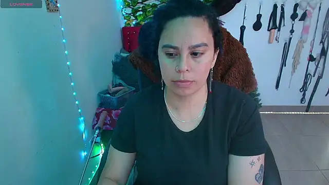 Snapshot of elektra_32 chatting on 02-17-26, 04:42 elektra 32 online show from 02-17-26, 04:42