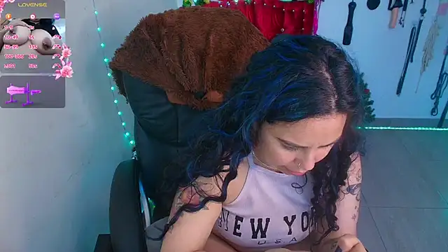 Snapshot of elektra_32 chatting on 02-18-26, 03:52 elektra 32 online show from 02-18-26, 03:52